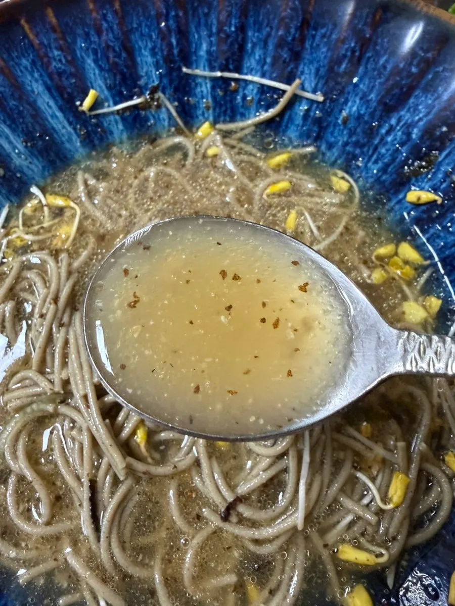 Clear buckwheat broth with perilla seed powder