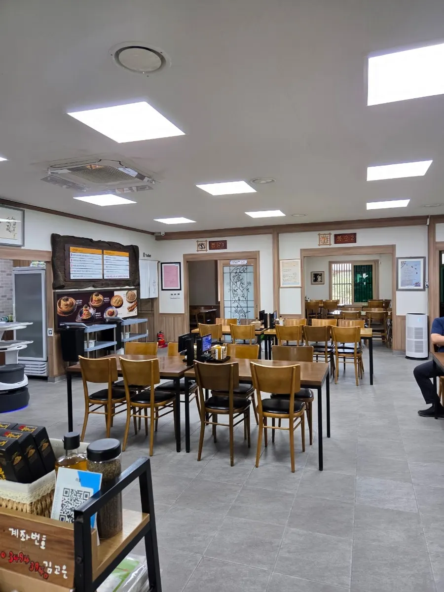 The spacious main hall inside Bongpyeong Memil Migayeon