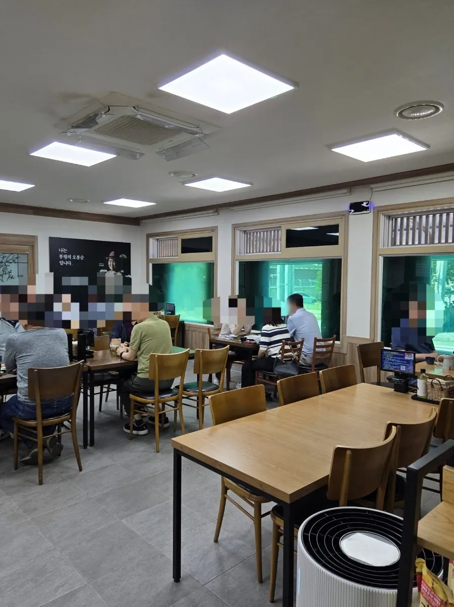 Seating at Bongpyeong Memil Migayeon with generous table spacing