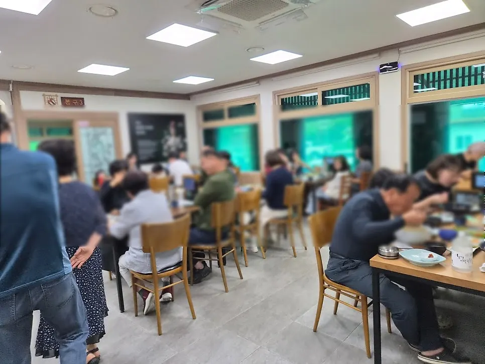 Bongpyeong Memil Migayeon's dining hall full of customers