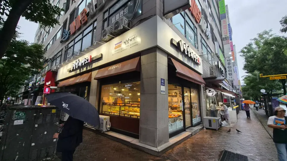 Inside Milbat Bakery Pyeongchon in Pyeongchon