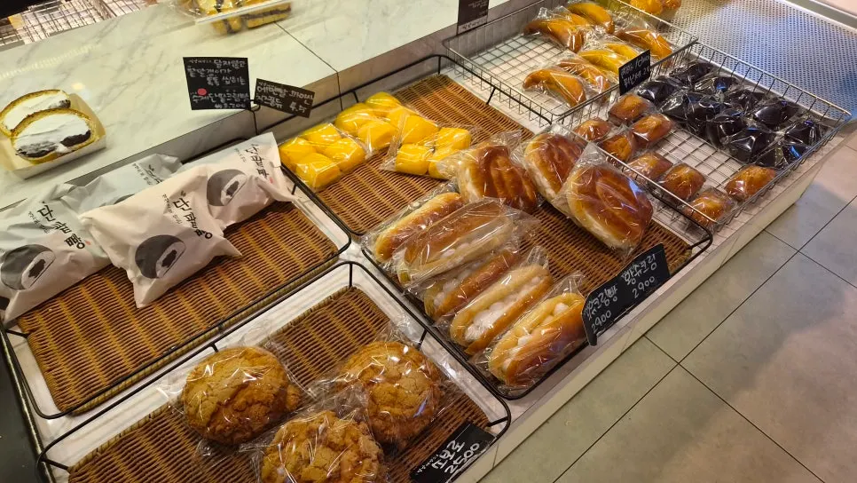 Bread display case at Milbat Bakery Pyeongchon