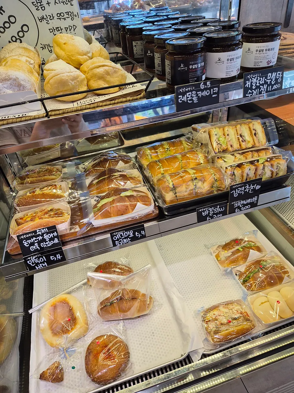 Display case with nostalgic-style breads