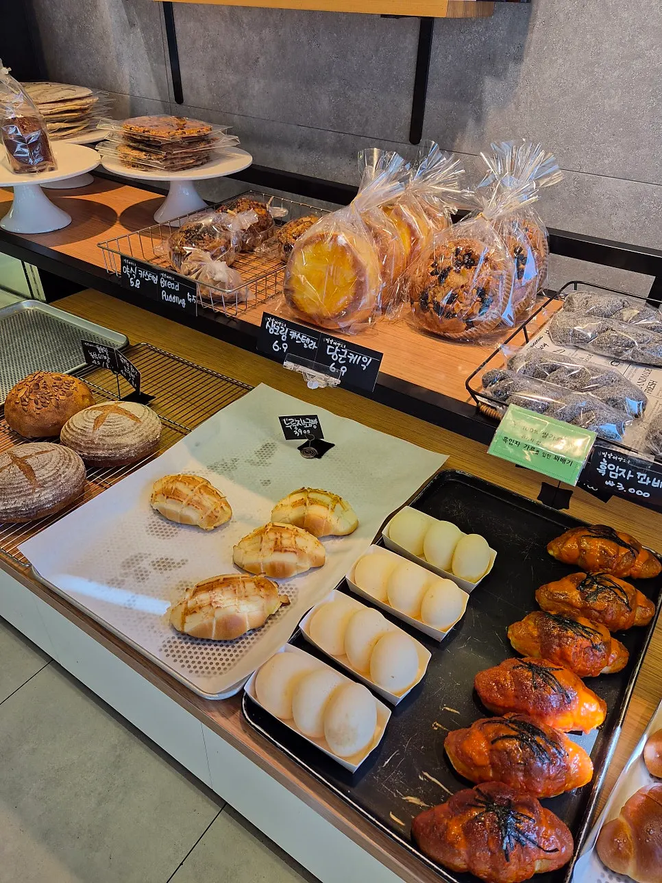Display case full of freshly baked bread