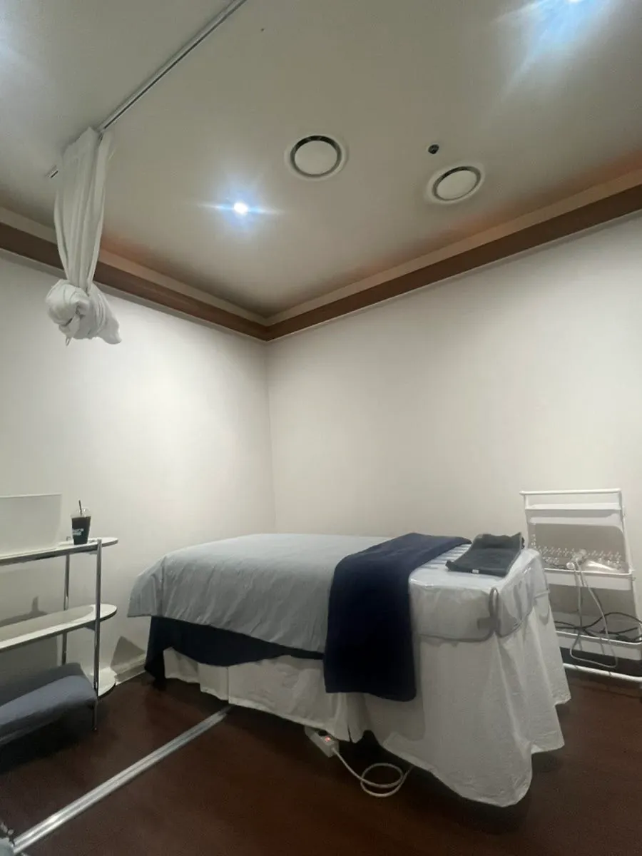 Treatment room where contour care was performed