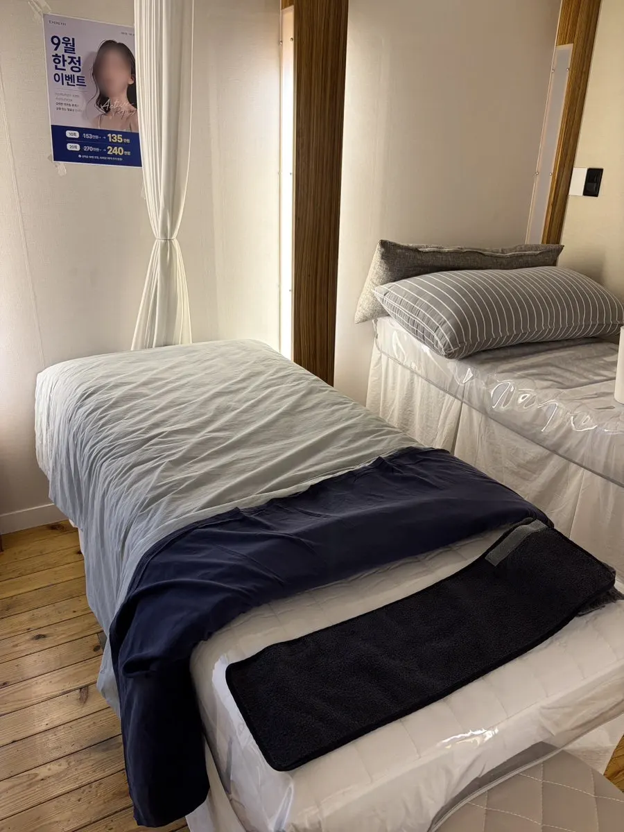 Treatment bed in the room at Esthetia Pyeongchon Branch 1