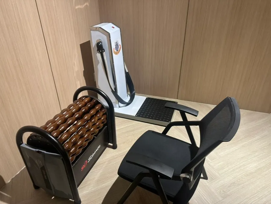 운동을 마친 뒤 헬스장 내부