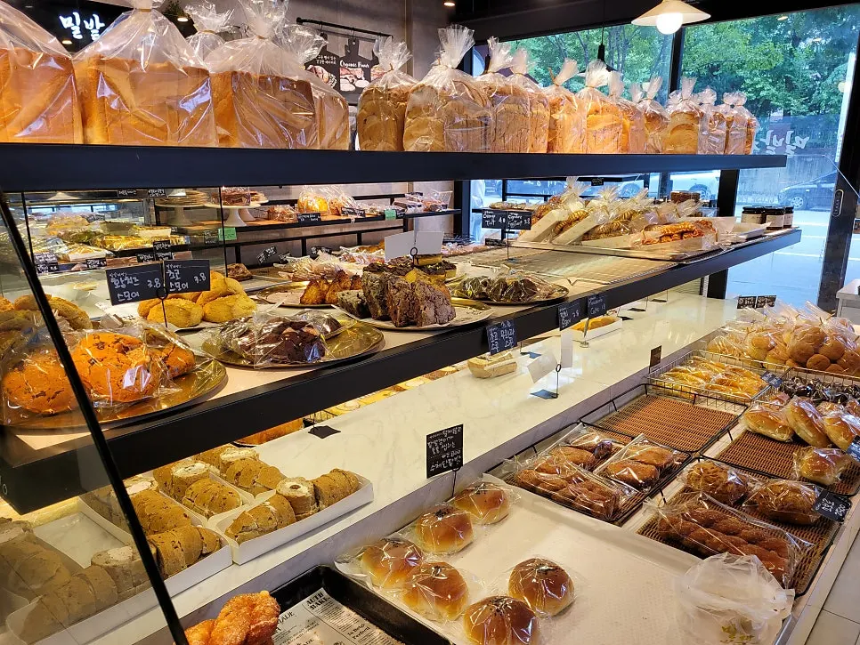Bread display around the tasting corner