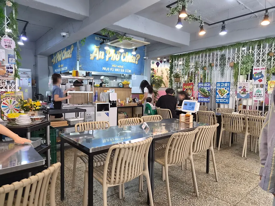 Exterior of Pho Witch in the Pyeongchon academy district
