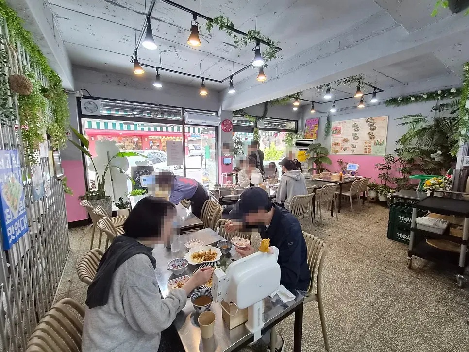 Table layout inside Pho Witch