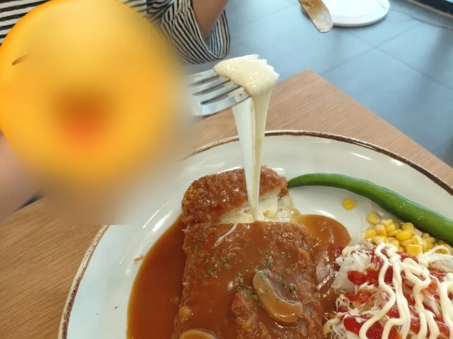 Cross-section showing thick meat inside the donkatsu