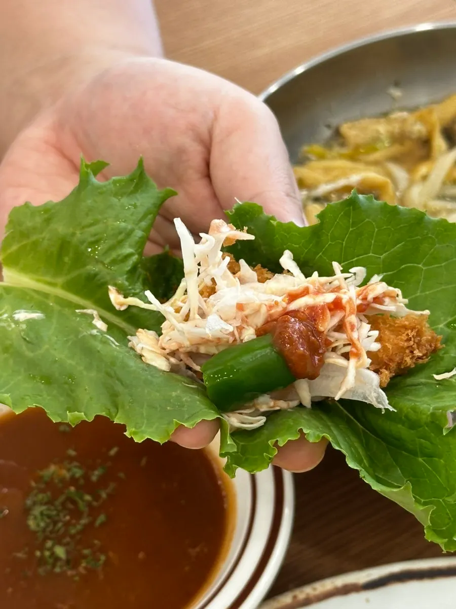 고구마와 치즈가 가득 찬 돈까스 단면