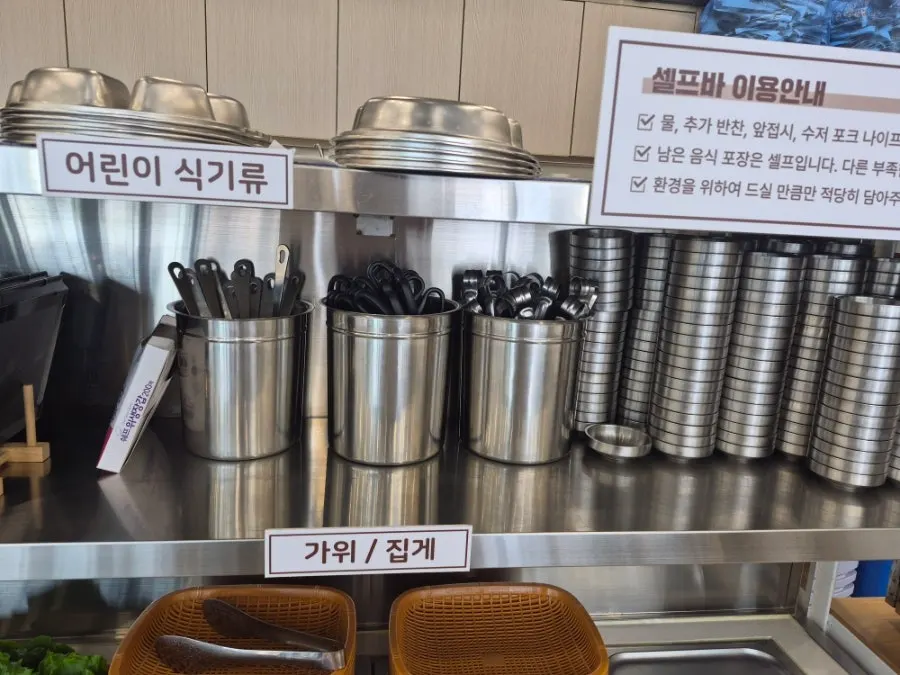 Self-serve bar corner with wrap vegetables and side dishes