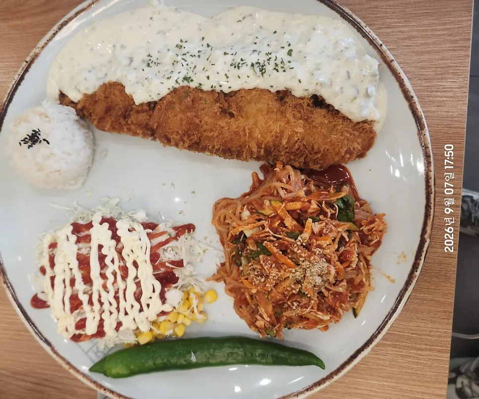 Donkatsu and jjol fish cutlet at Jinsim King Donkatsu Pyeongdong Branch