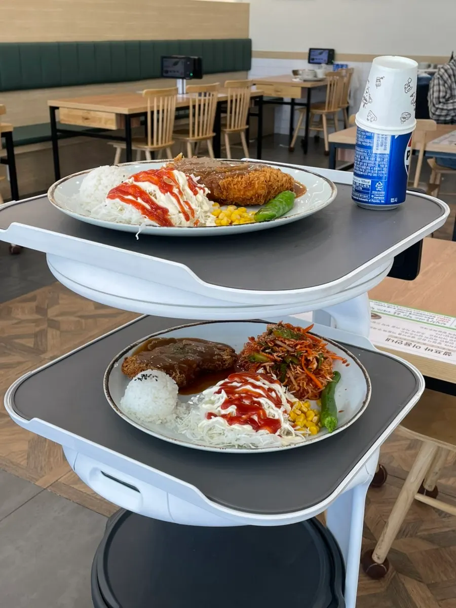 후추 뿌린 크림스프 한 그릇