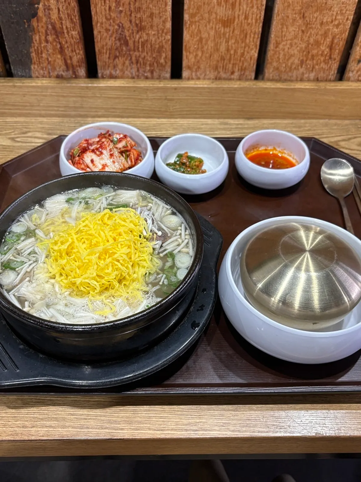 Storefront of Pyeongi Dambaek Bone Kalguksu at Siheung Premium Outlets
