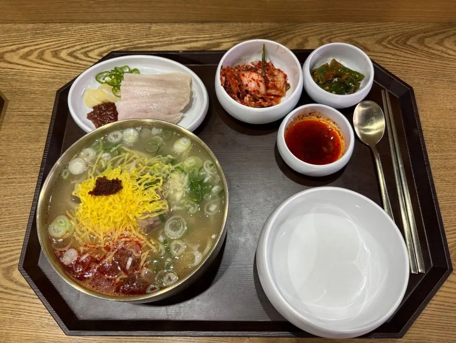 Kalguksu noodles lifted up dripping with broth