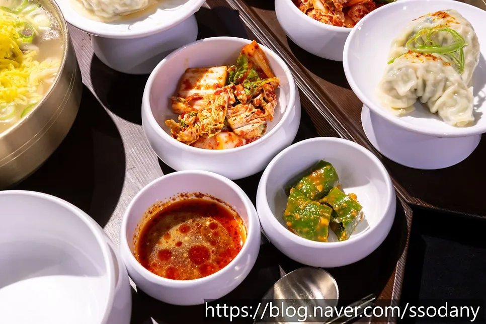 뼈칼국수 고기와 함께 나온 찍어 먹는 소스