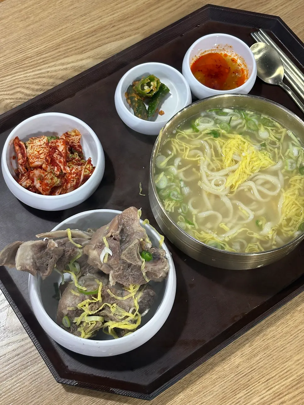 A half-eaten bowl of bone kalguksu