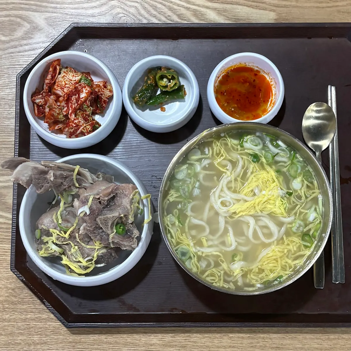 Pyeongi Dambaek bone kalguksu with clean broth