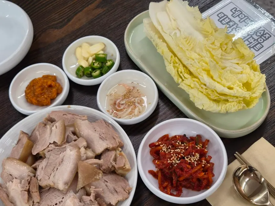 A plate of bossam pork at Pyeongidambaek Ppyeo Kalguksu Main Branch