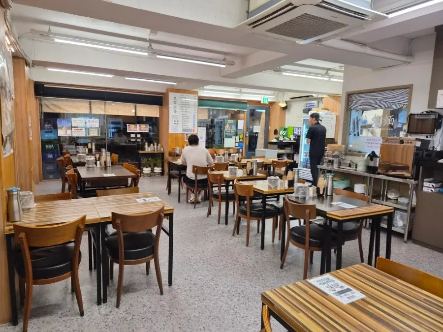 Two- and four-person tables inside the restaurant