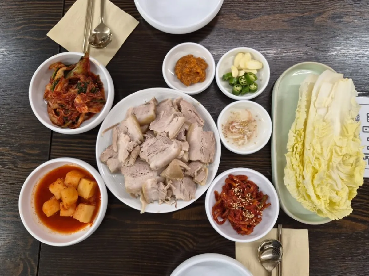 Medium bossam order with basic table setting