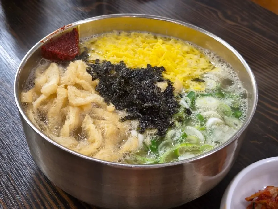 A bowl of the additional anchovy kalguksu