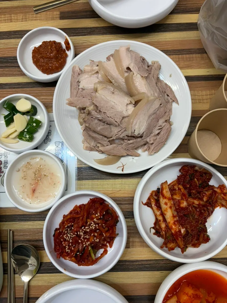 수육 중과 비빔칼국수 주문 내역