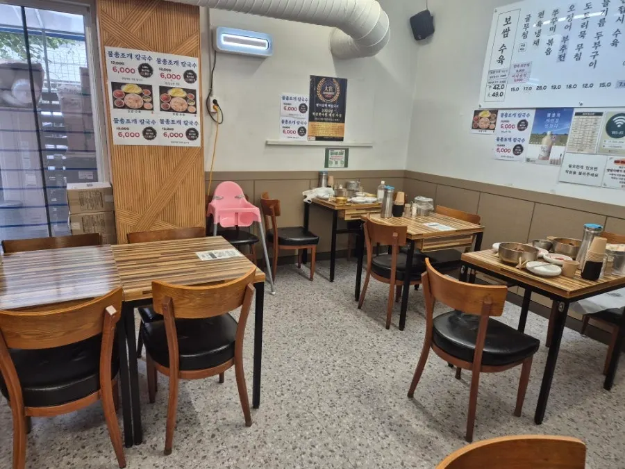Restaurant interior as weekend lunch diners arrive