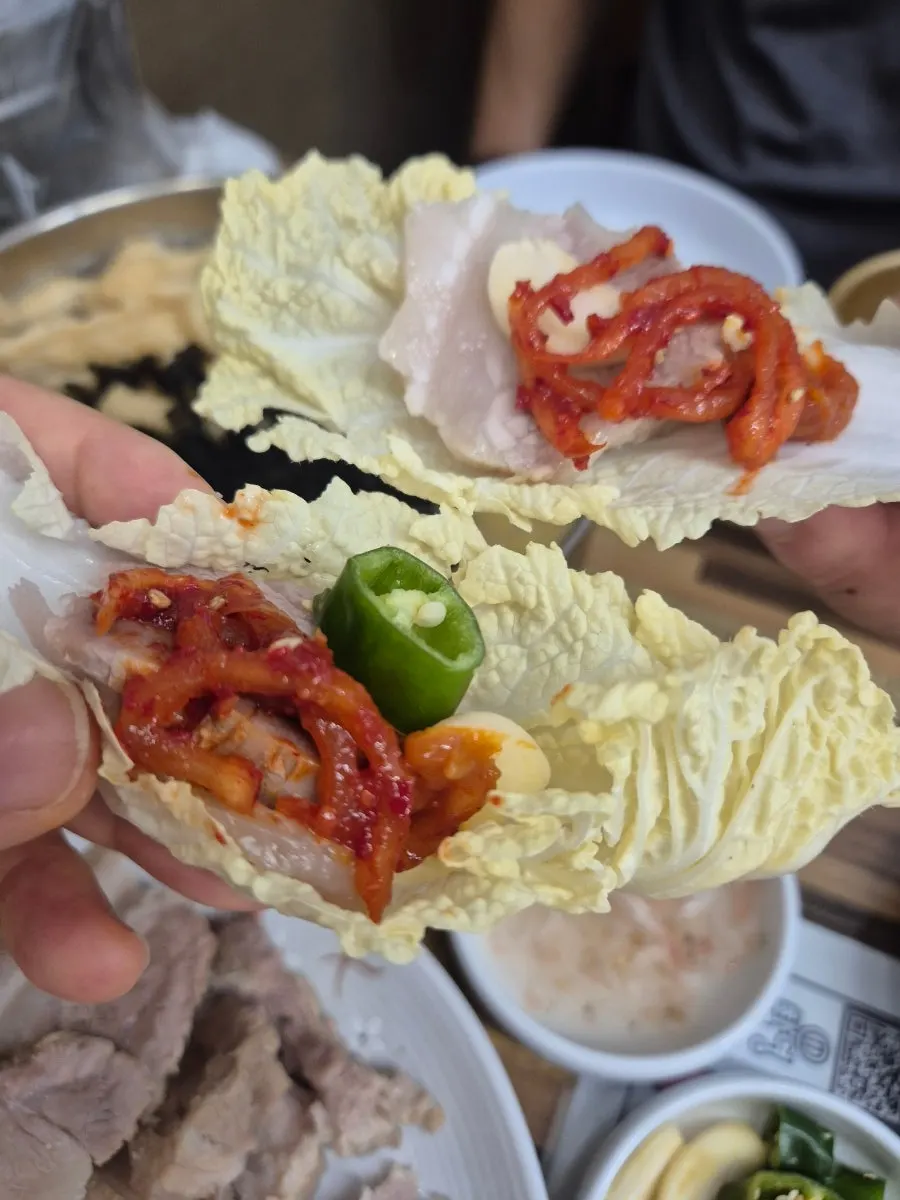 Pork placed on a cabbage leaf for a wrap