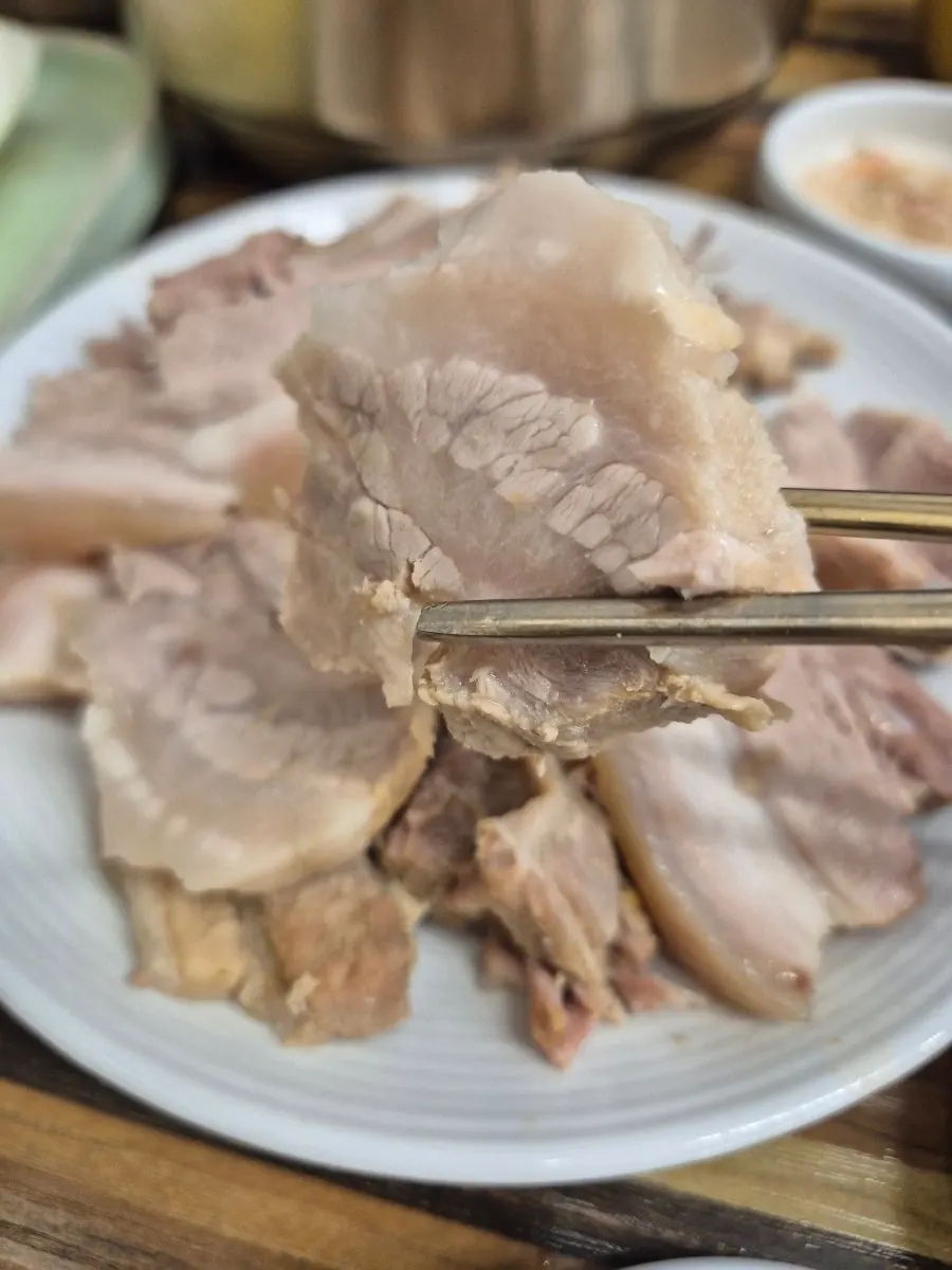 Photo showing the cabbage wrap and pork combination