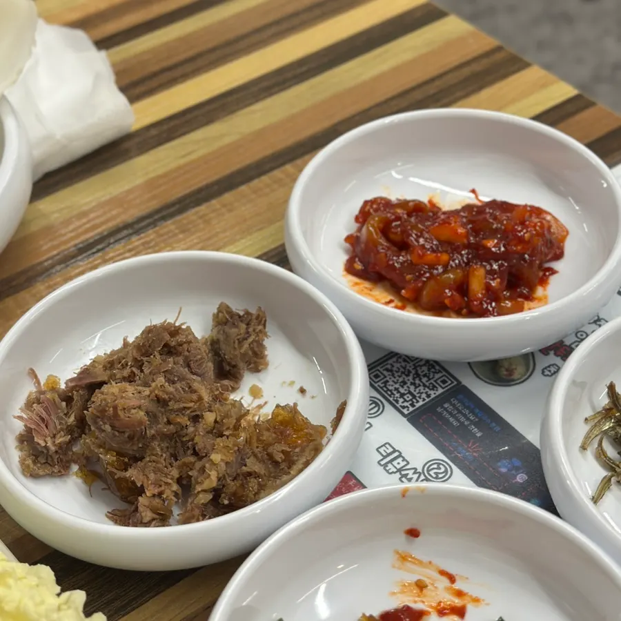 리필한 장조림과 오징어젓갈