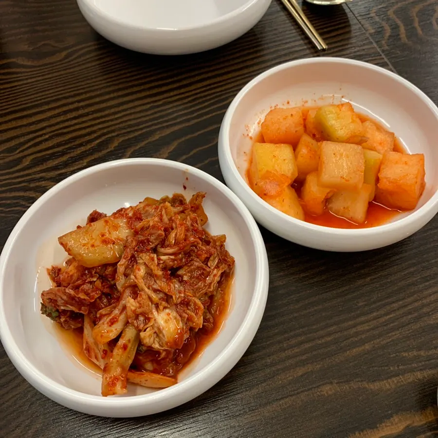 평이담백 뼈칼국수 본점 밑반찬 상차림