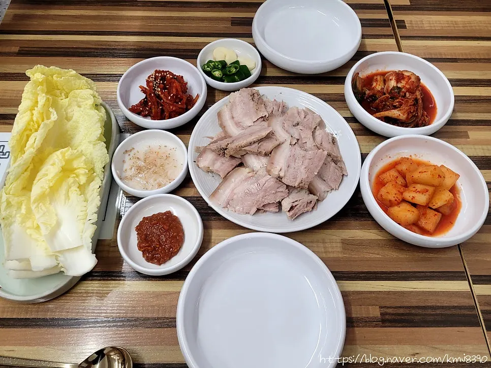 Side dishes set out after ordering