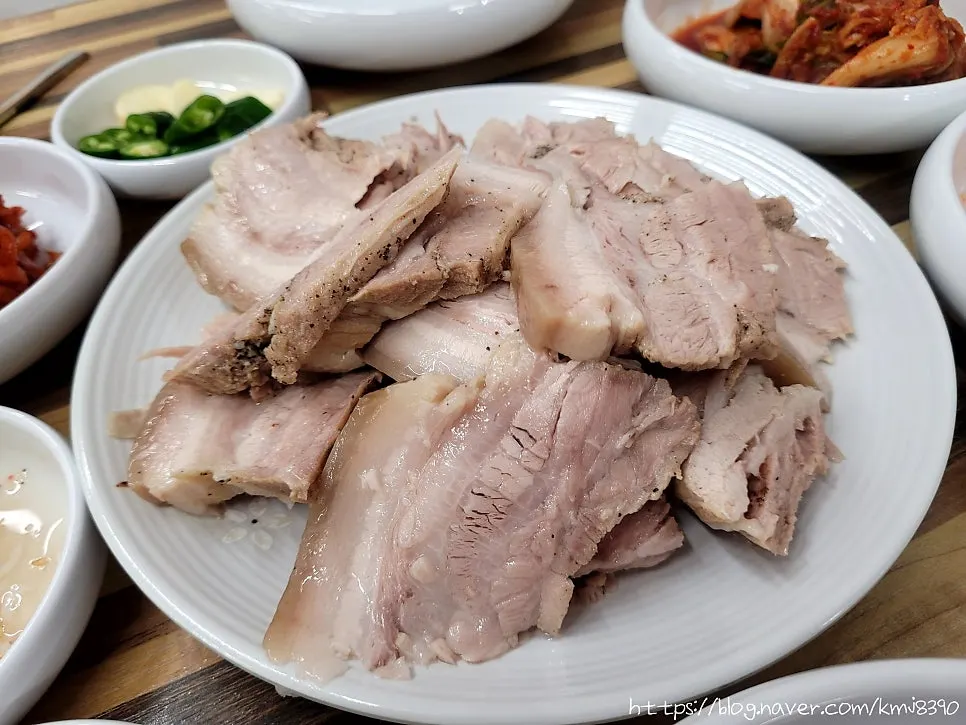 Plate of medium-size bossam served first