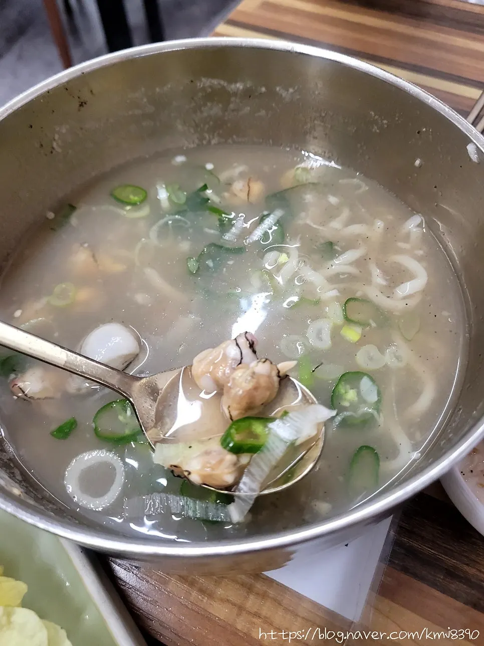 Eating chewy bossam together with kalguksu