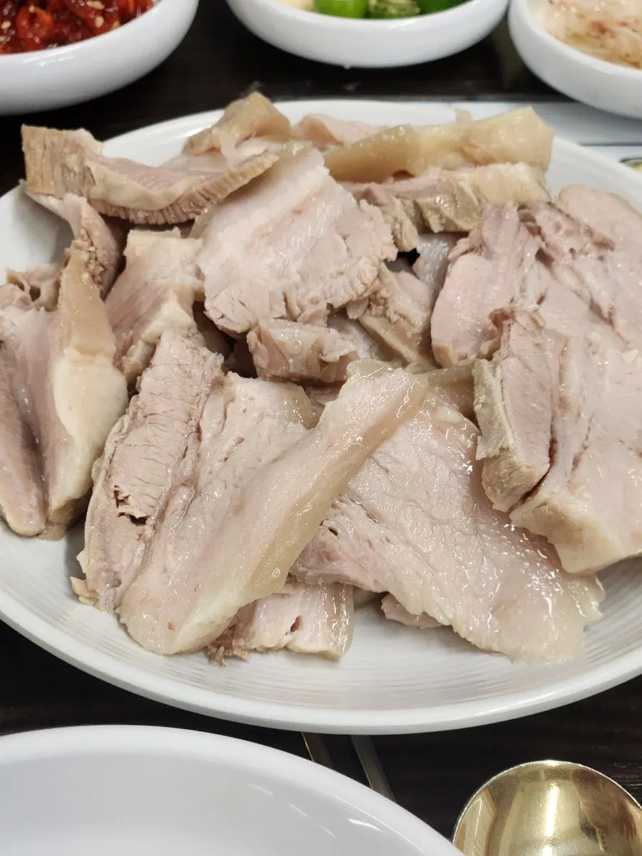 Close-up of the glistening bossam medium plate