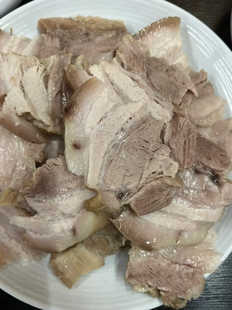 윤기 도는 평이담백 보쌈 중자 접시