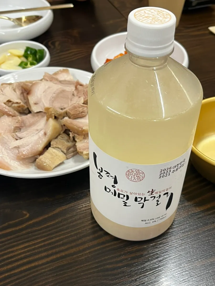 보쌈에 곁들인 봉평 메밀막걸리