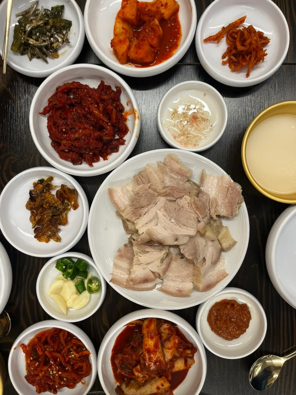 평이담백 뼈칼국수 본점 보쌈 한 상 마무리