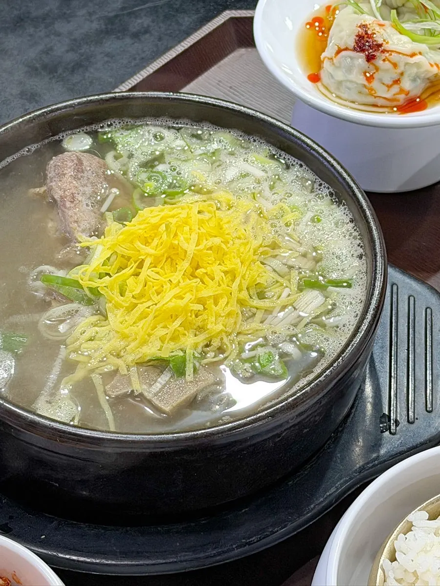 Table set with bone soup rice and bibim kalguksu sets