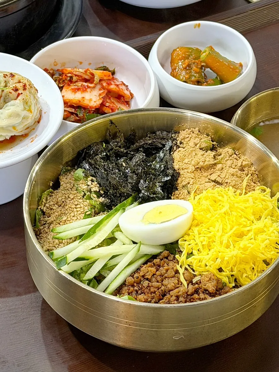 Spicy-seasoned bibim kalguksu