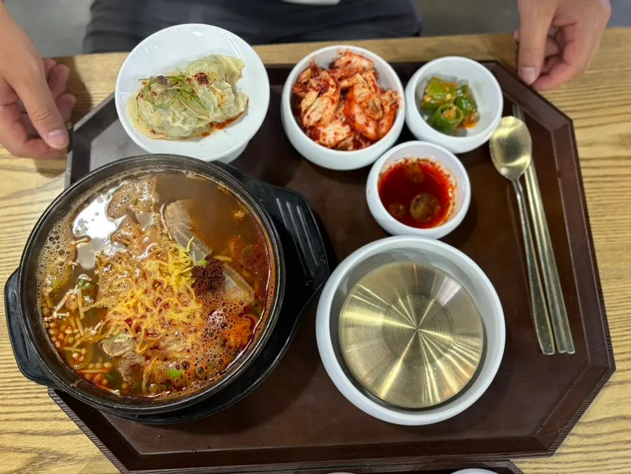 Table setting of spicy bone soup rice and dumpling set