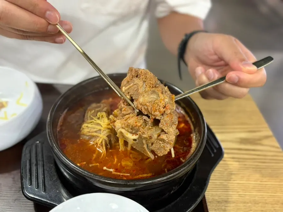 Spicy bone soup rice with thick chunks of meat
