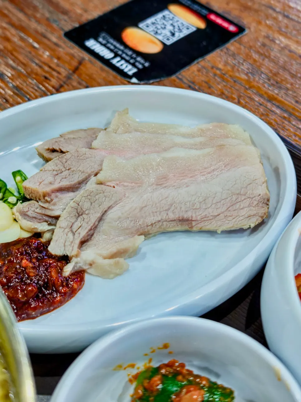 Gabrisal suyuk on a plate