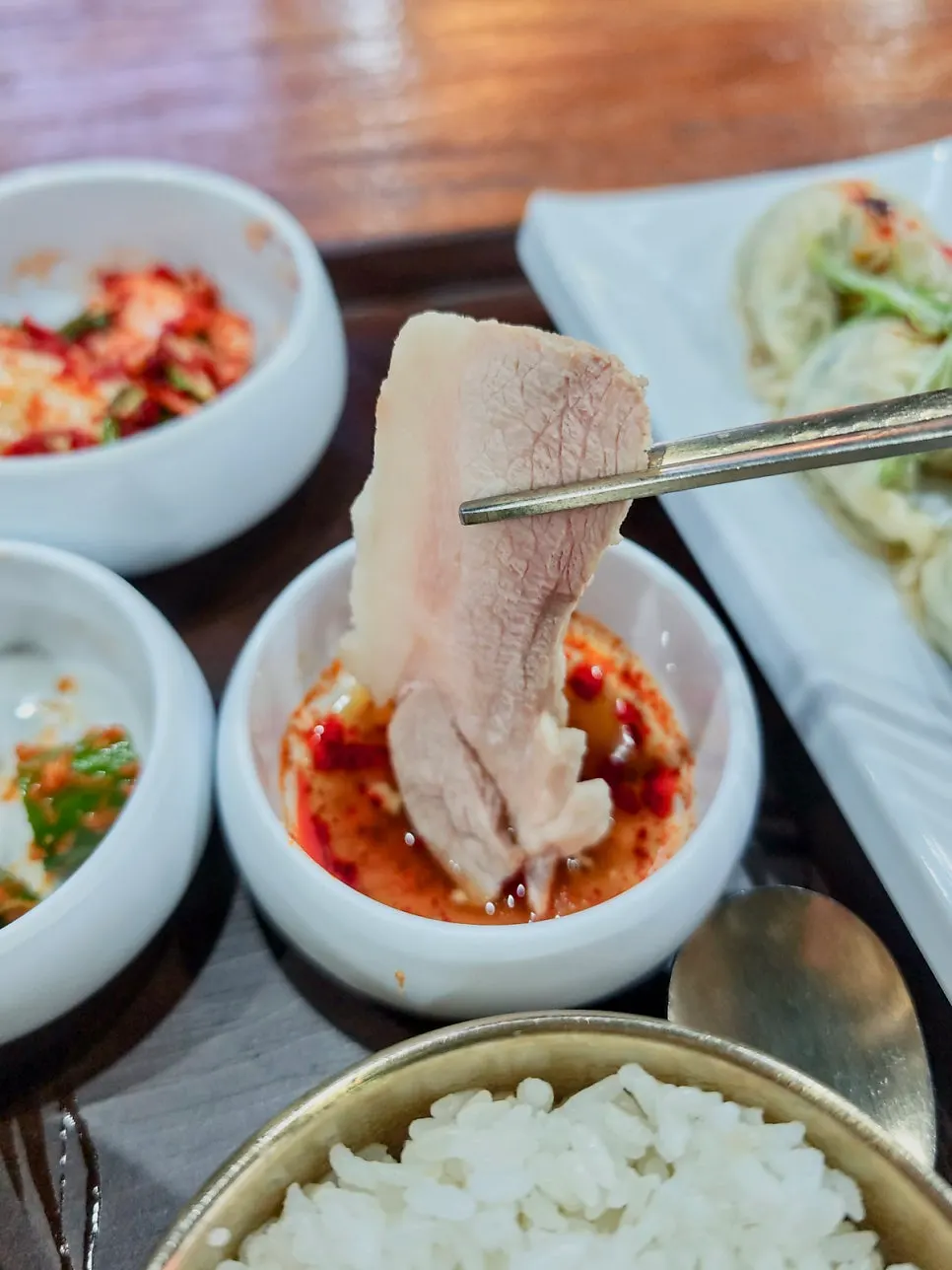 Special sauce made with soy sauce, mustard, garlic, and chili oil