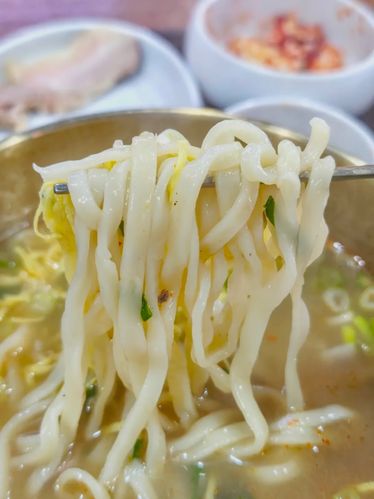 Fresh noodles and neck bone in clear broth