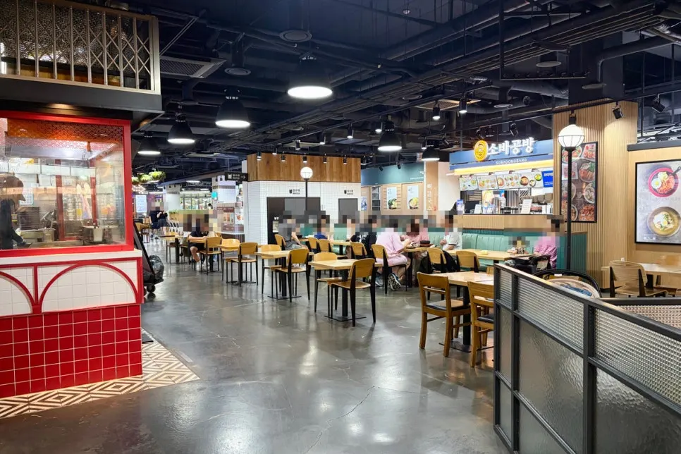 TASTE VILLAGE 푸드존 안내와 매장 입구