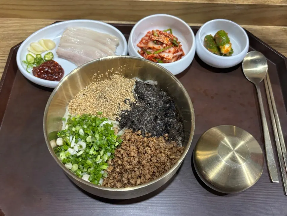 들기름칼국수 가로 구도 클로즈업